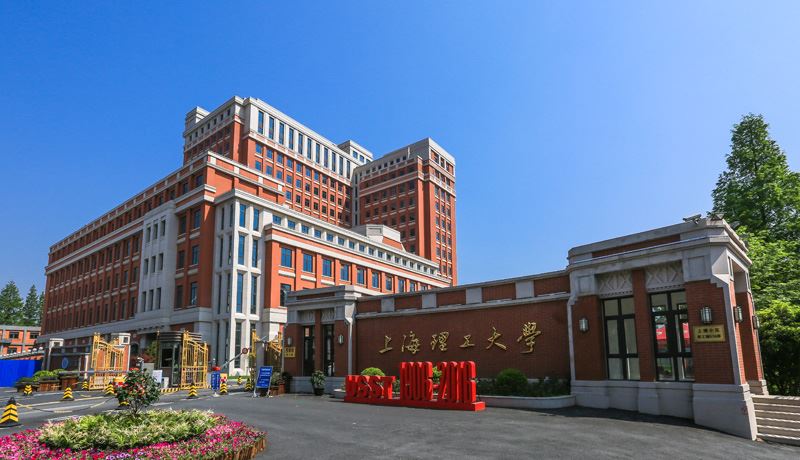 上海理工大学先进制造技术大楼（建筑面积5万平方米，获国家优质工程奖）